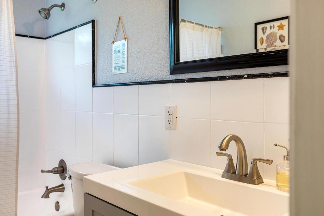 Trendy 3-Bedroom Villa With Saltwater Pool And Yard Fort Lauderdale Eksteriør bilde
